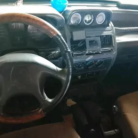 Mitsubishi Pajero 1998