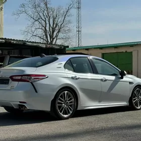 Toyota Camry 2020