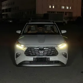 Toyota Highlander 2021