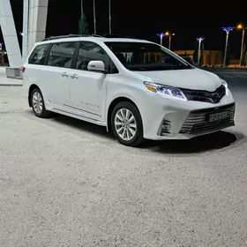 Toyota Sienna 2019