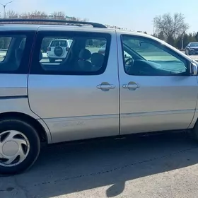 Toyota Sienna 2002