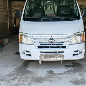 Nissan Urvan 2009