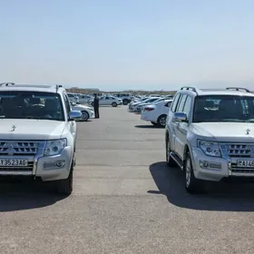 Mitsubishi Pajero 2015