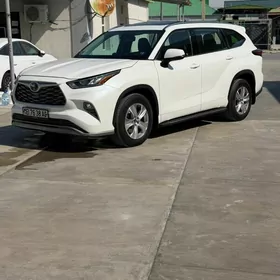 Toyota Highlander 2021