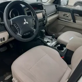 Mitsubishi Pajero 2021