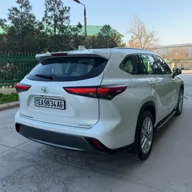 Toyota Highlander 2021