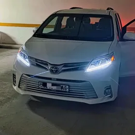 Toyota Sienna 2019