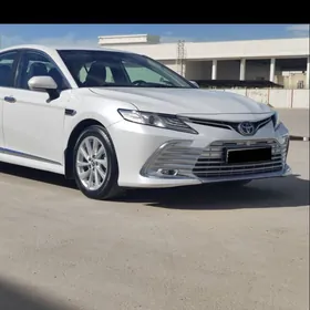 Toyota Camry 2021