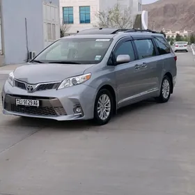 Toyota Sienna 2016
