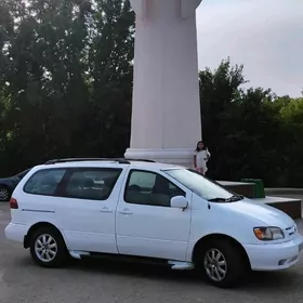Toyota Sienna 2000