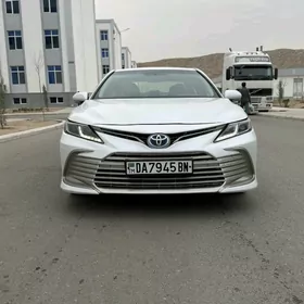 Toyota Camry 2021