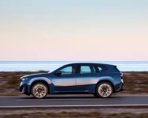 Täze BMW iX3 satuw rekordyny goýup, Wengriýadaky zawody iki çalşykda işlemäge mejbur etdi