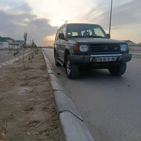 Mitsubishi Montero 1996