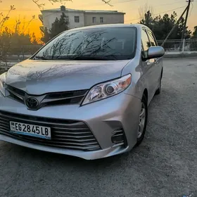 Toyota Sienna 2019