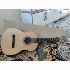 YAMAHA GITARA