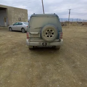 Mitsubishi Pajero 1995