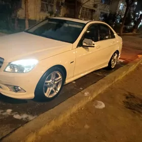 Mercedes-Benz C300 2011