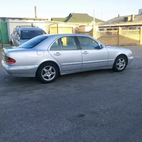 Mercedes-Benz E320 2001