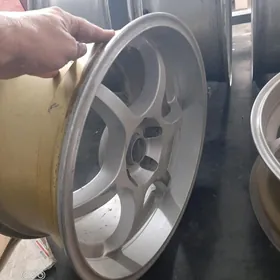 R18 diska raznishirokiy Lexus