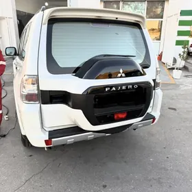 Mitsubishi Pajero 2014