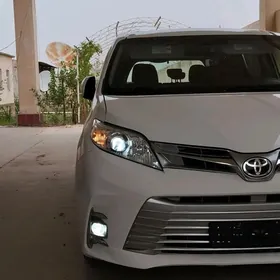 Toyota Sienna 2018