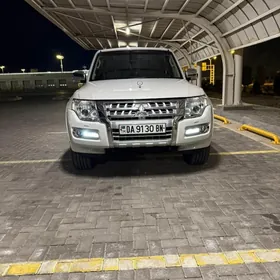 Mitsubishi Pajero 2015