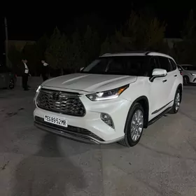 Toyota Highlander 2021