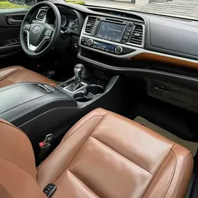Toyota Highlander 2019
