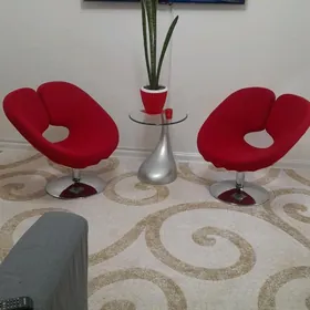 2 кресла и журнал столик