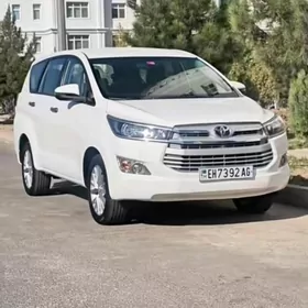 Toyota Innova 2020