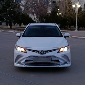 Toyota Camry 2021