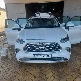 Toyota Highlander 2023