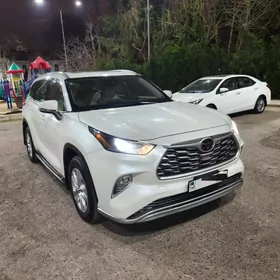 Toyota Highlander 2021