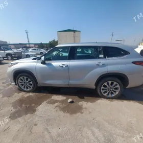 Toyota Highlander 2021