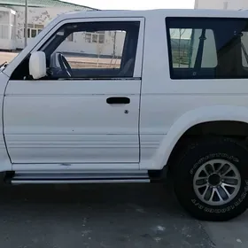 Mitsubishi Pajero 1993