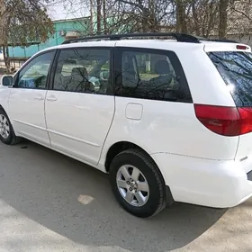 Toyota Sienna 2004
