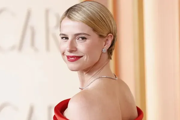 Джесси Бакли взяла «Оскар» за трагическую роль в драме «Хамнет»