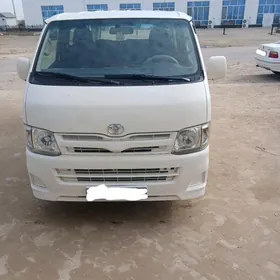 Toyota Hiace 2013