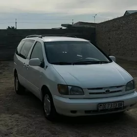Toyota Sienna 2000