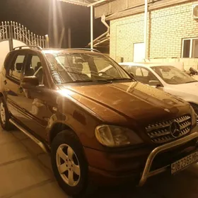Mercedes-Benz M-Class 1999