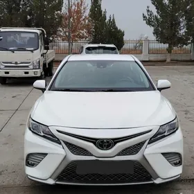 Toyota Camry 2020