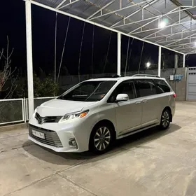 Toyota Sienna 2019