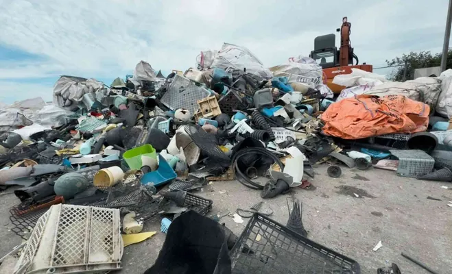 Ekologlar ummandan 45 million kg-dan gowrak plastik galyndysyny çykardylar