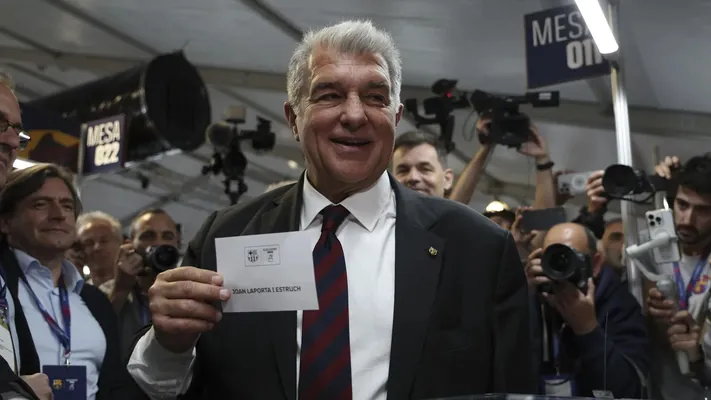 Лапорта выиграл выборы президента «Барселоны» и останется на посту до 2031 года