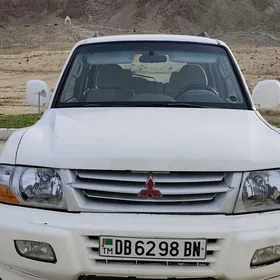 Mitsubishi Pajero 2002