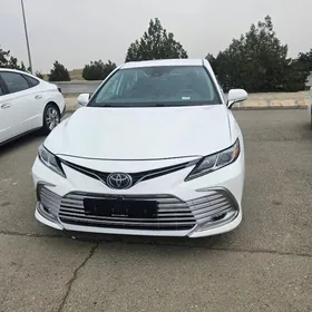 Toyota Camry 2021