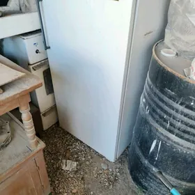 Holodilnik mator yanan