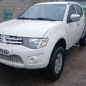 Mitsubishi L200 2011