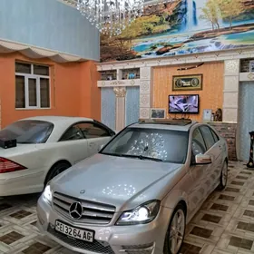 Mercedes-Benz C250 2011