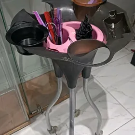 помощник для парикмахера